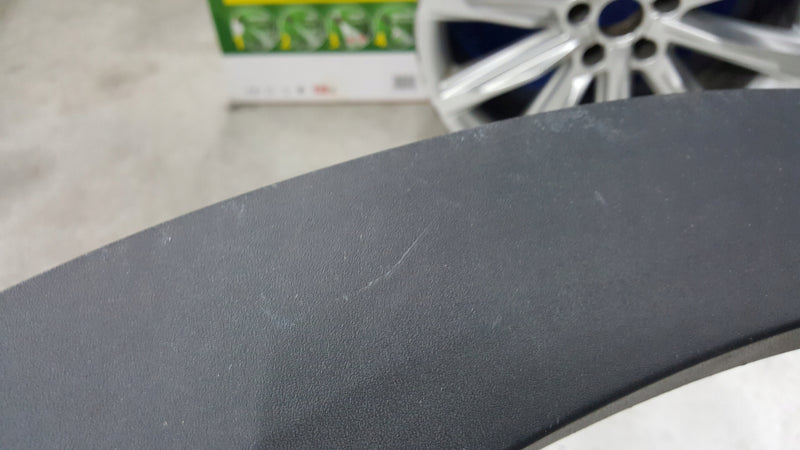 Listwa błotnika prawy tył AUDI E-TRON 4KE853818