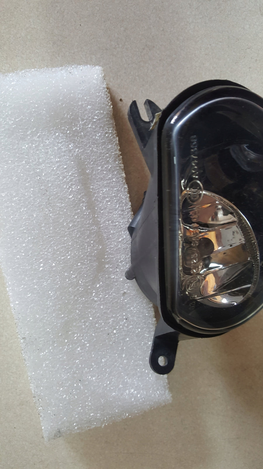 LAMPA PRZECIWMGIELNA PRAWA do AUDI Q7