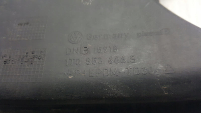 Kratka zderzaka prawy przód VW TOURAN CADDY 1T0853666S demontaż