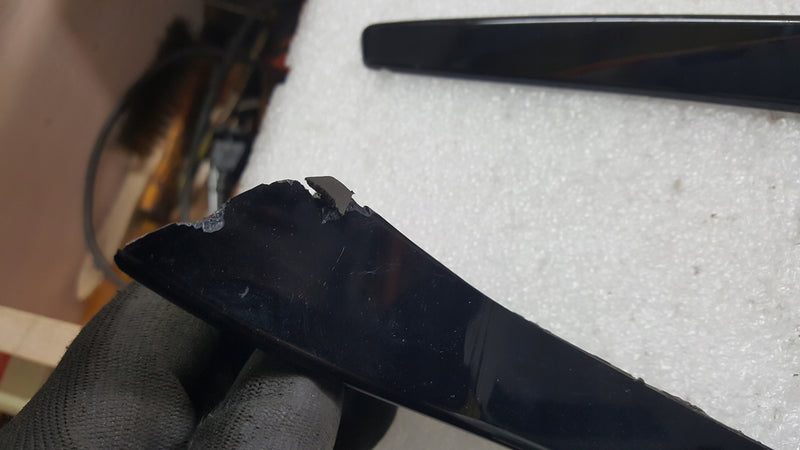 Listwy klapy bagażnika lewa + prawa strona SKODA KAROQ 57A827931 57A827932