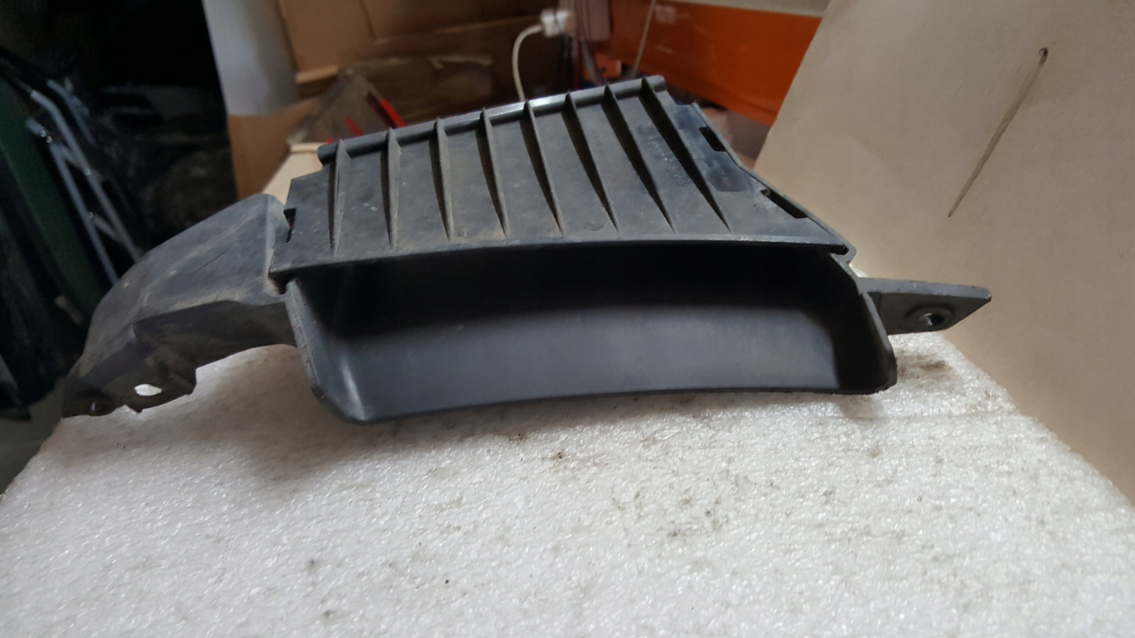 Kierownica powietrza lewy przód AUDI A4 (B9) 8W0121763L 8W0121763G demontaż