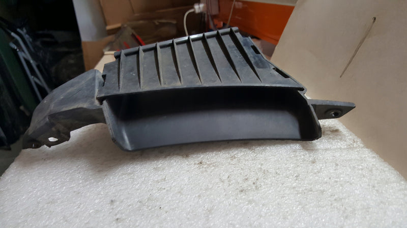 Kierownica powietrza lewy przód AUDI A4 (B9) 8W0121763L 8W0121763G demontaż