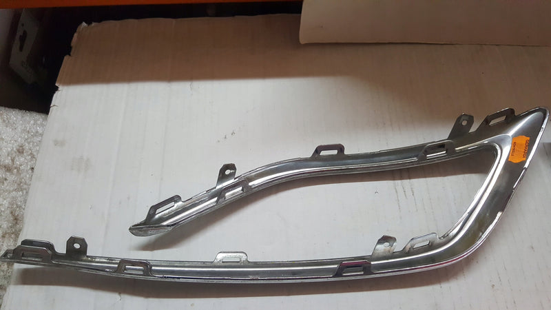 Listwy chrom tył VW GOLF VIII 5H6853331 5H6853332 5H6853333