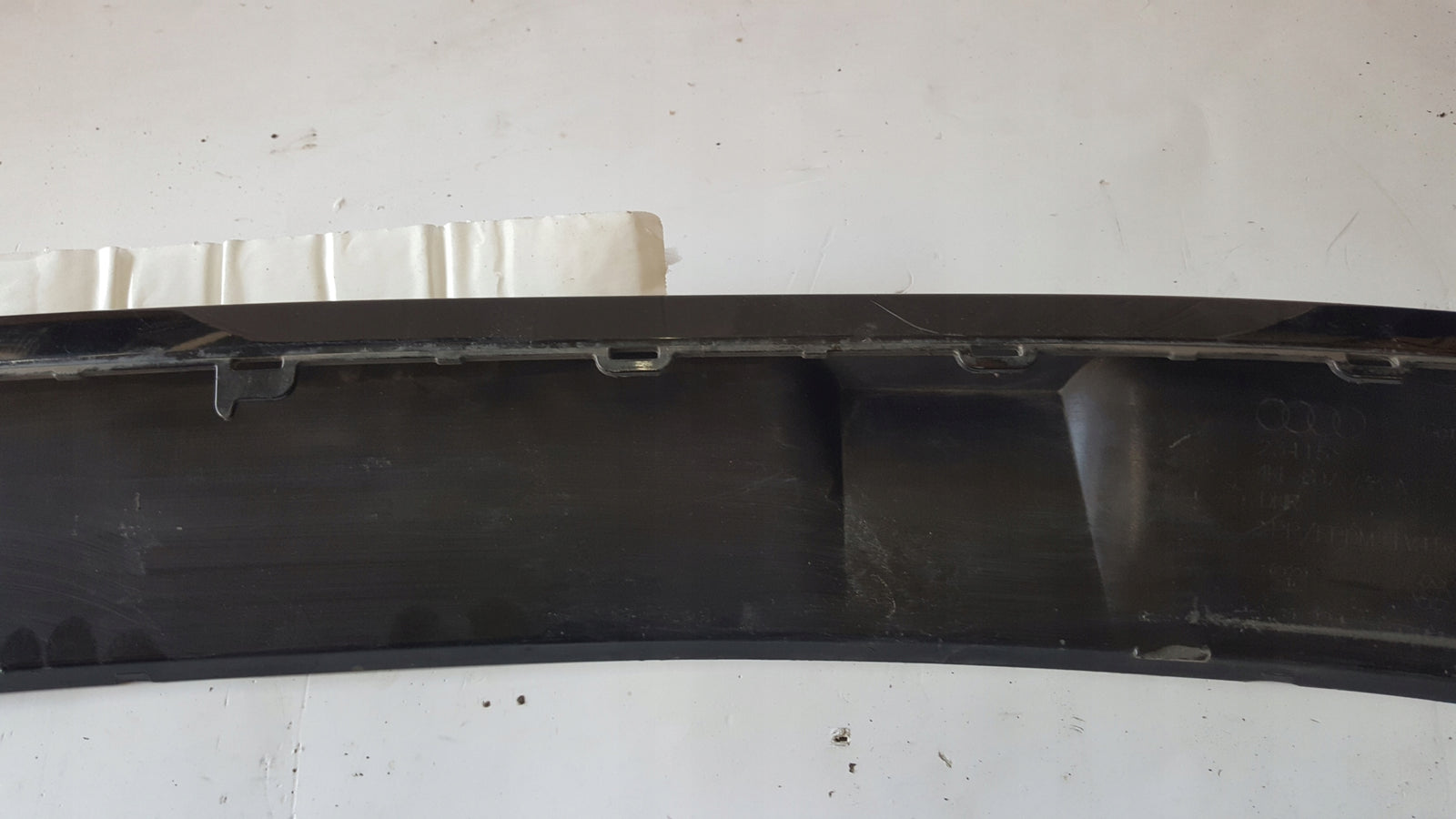 Dokładka spoiler zderzaka przedniego AUDI E-TRON 4KE807733A demontaż