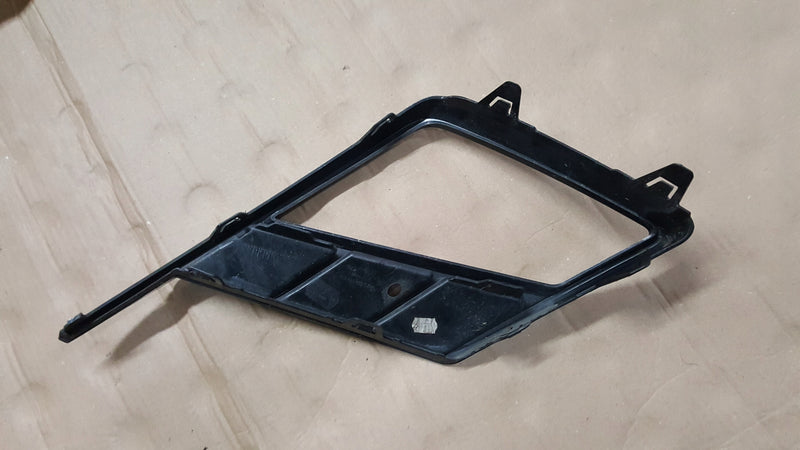 Seat Ibiza V 5 6F0 FR 17-21 Atrapa Kratka Zderzaka Prawa Przód 6F0853666C