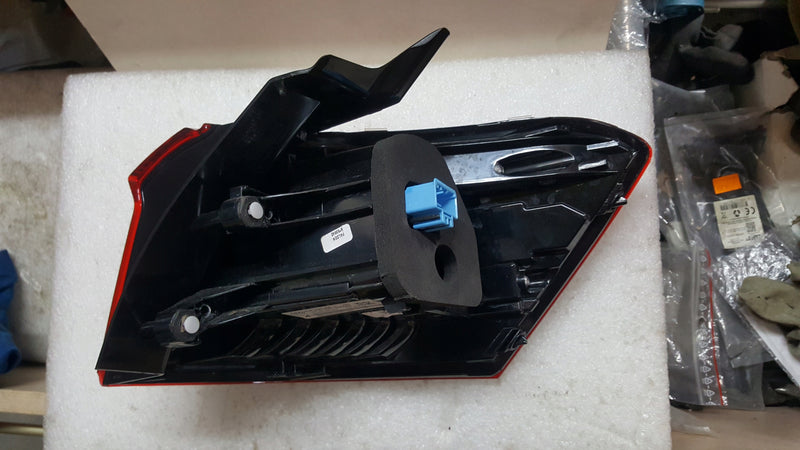 Tylna lewa lampa LED w błotnik VW T-ROC lift 2GA945095D demontaż