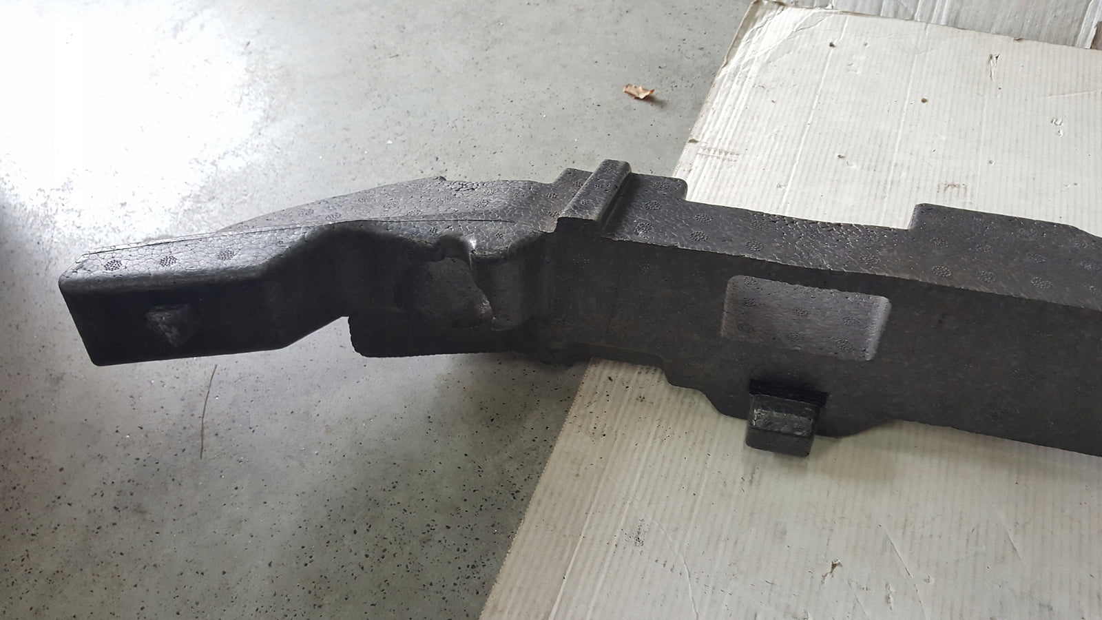 Absorber zderzaka przód VW CADDY 2K7807248A