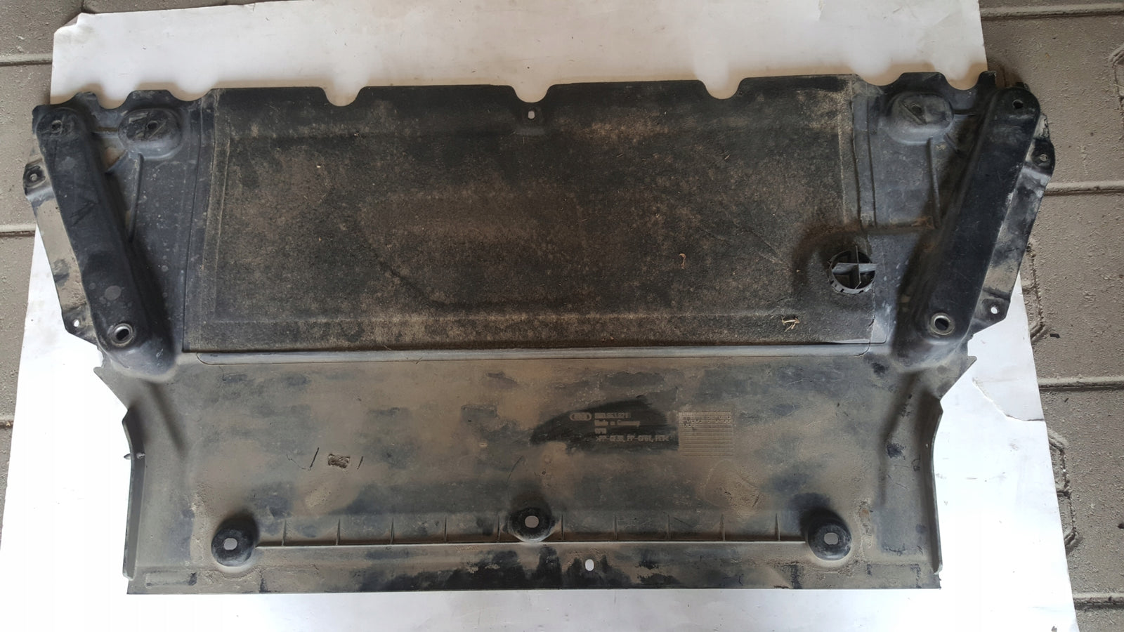 Osłona płyta pod silnik AUDI A4 B9 8W 8W0863821B demontaż