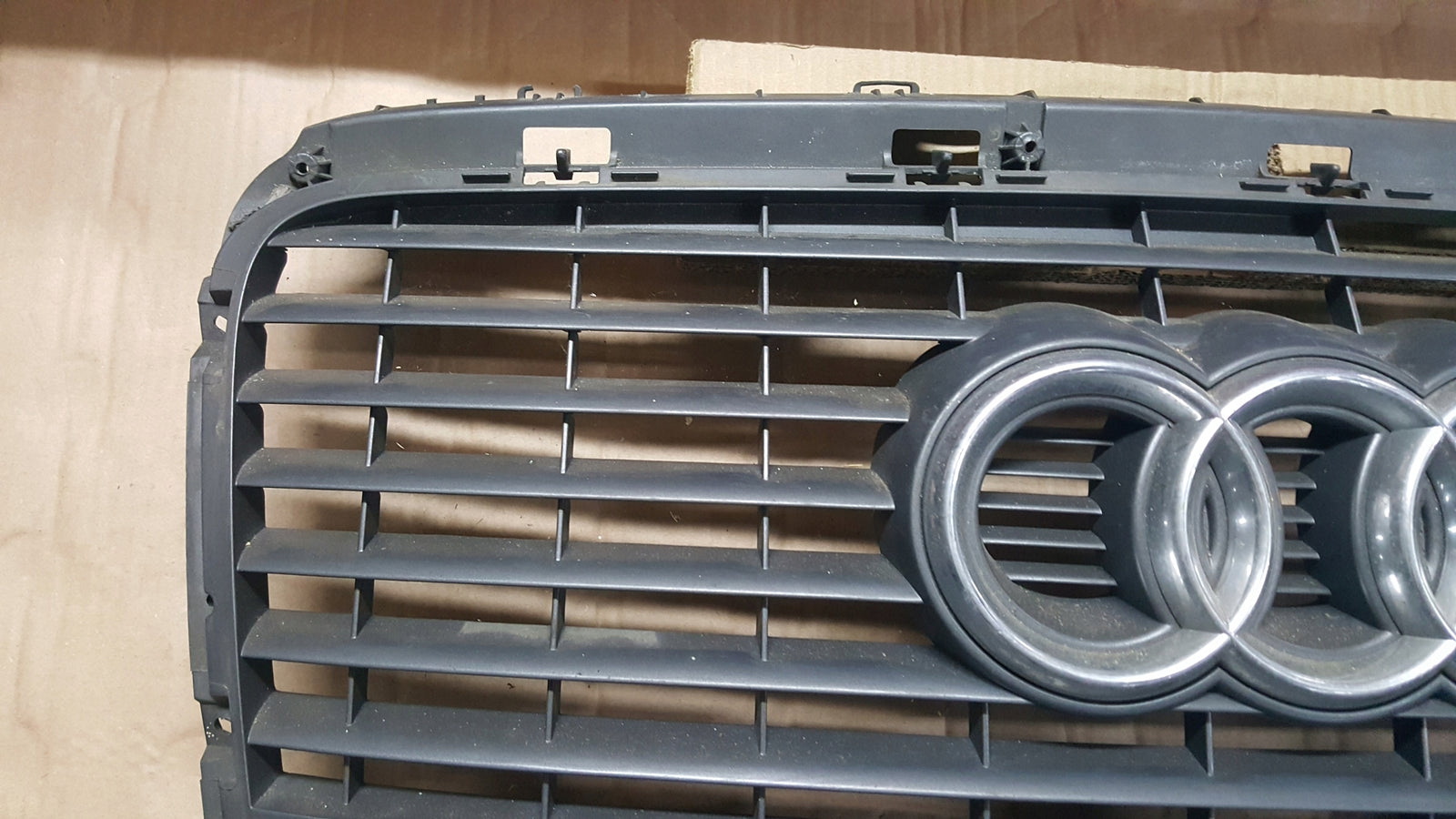 GRILL ATRAPA AUDI A6 C6 4F0853651