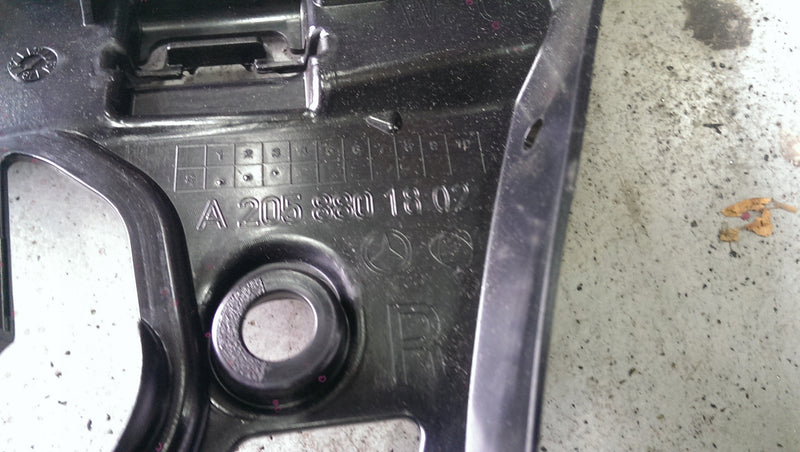 Ślizgi zderzaka tył MERCEDES W205 A2058801702/1802
