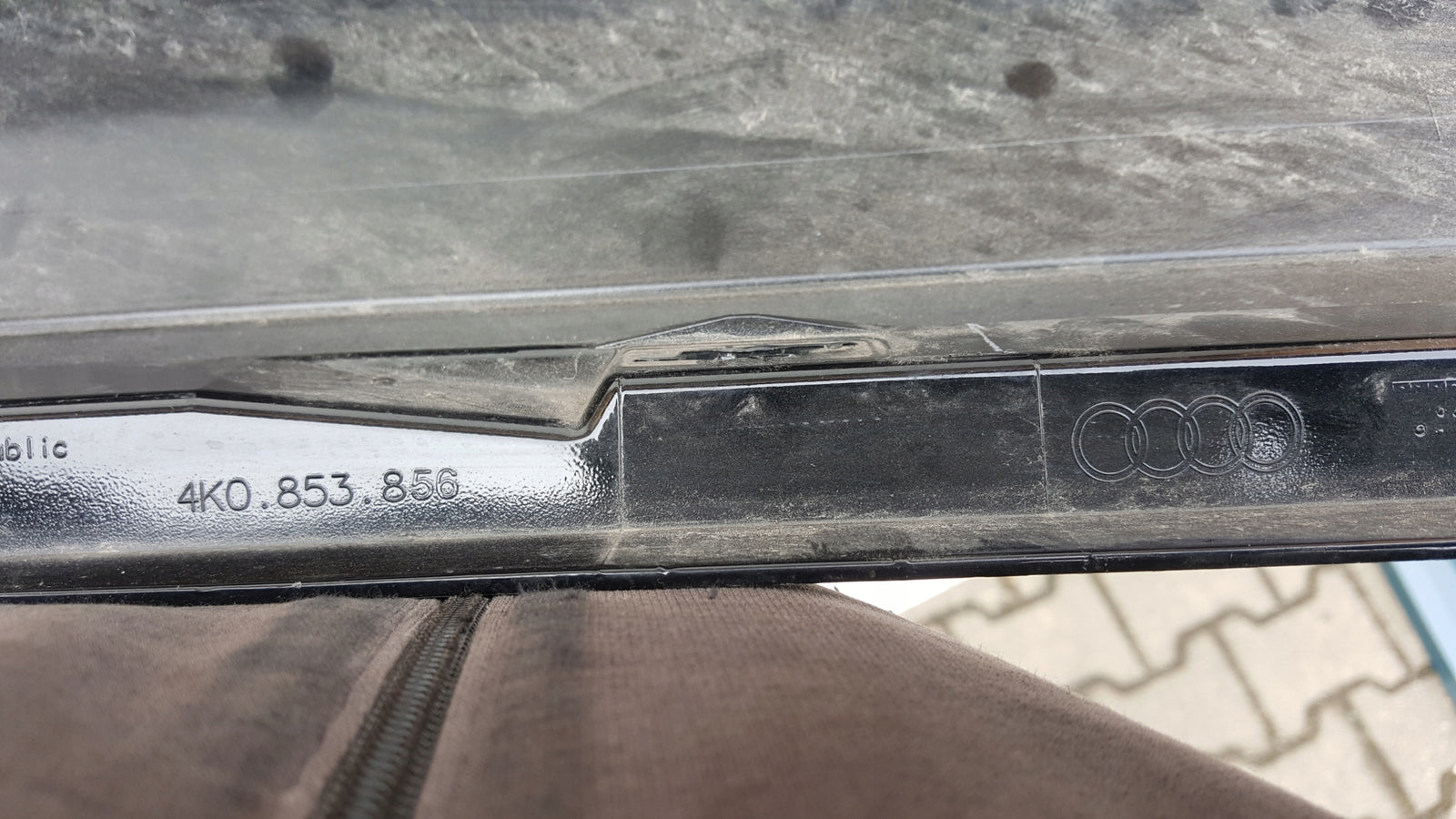 Listwa progowa prawa AUDI A6 C8 4K0853856 demontaż