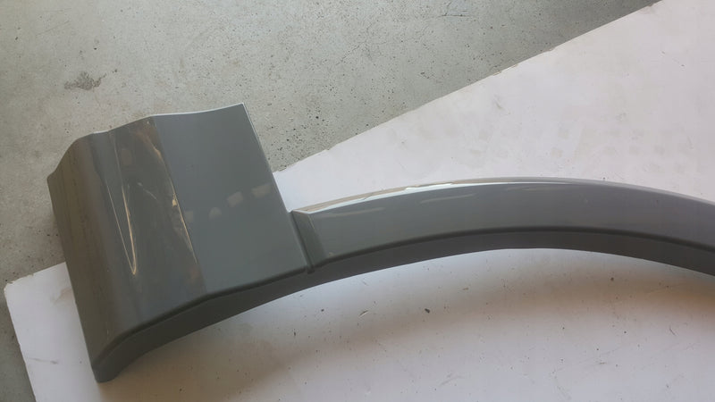 Listwa błotnika prawy przód AUDI Q7 4M0853718K demontaż