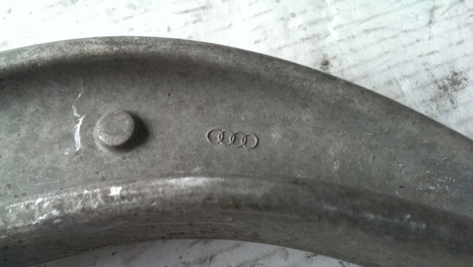 Wahacz lewy przód AUDI A4 B8 A5 8K0407695C