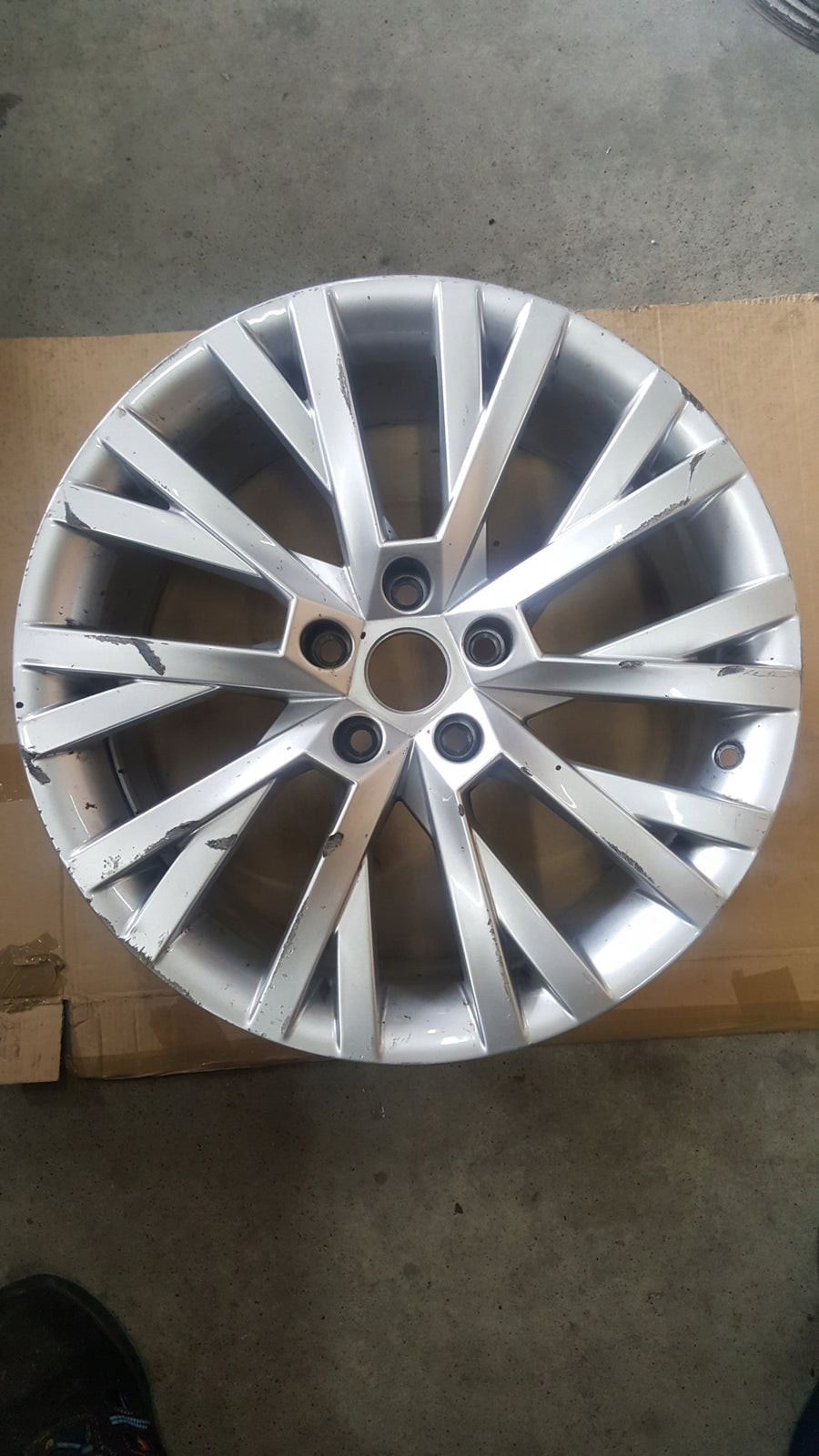 SKODA SUPERB III 8x18 ET44 5x112 3V0601025AN 3V0601025CD
