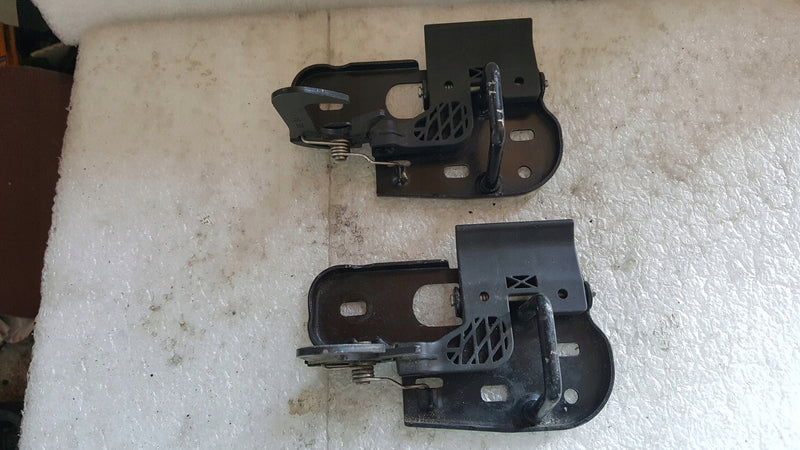 Rygiel maski VW TOURAN 1T0823480A demontaż