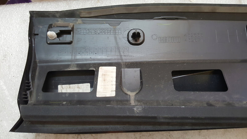 Listwa drzwi lewy tył AUDI Q3 II 83A853969A/B