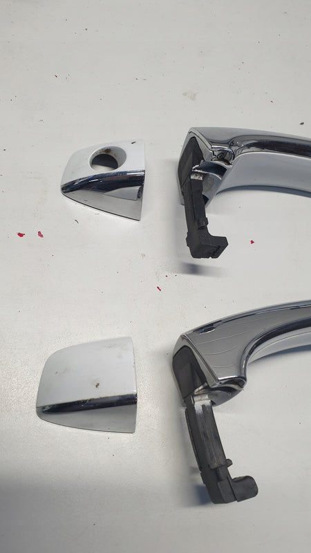 LE klamka zewnętrzna przód AUDI A8 4H08370205C