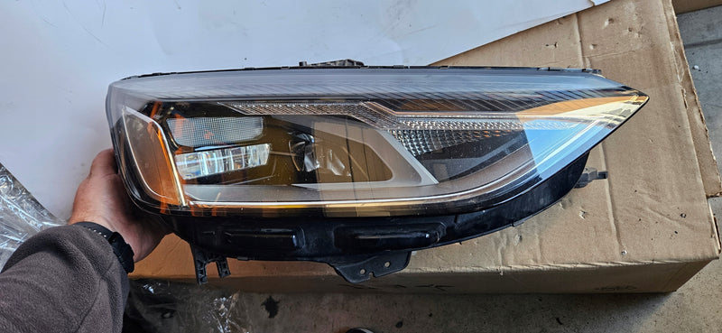 8W0941012 IDEAŁ! PR kompletny LED Audi A4 ! 2021r