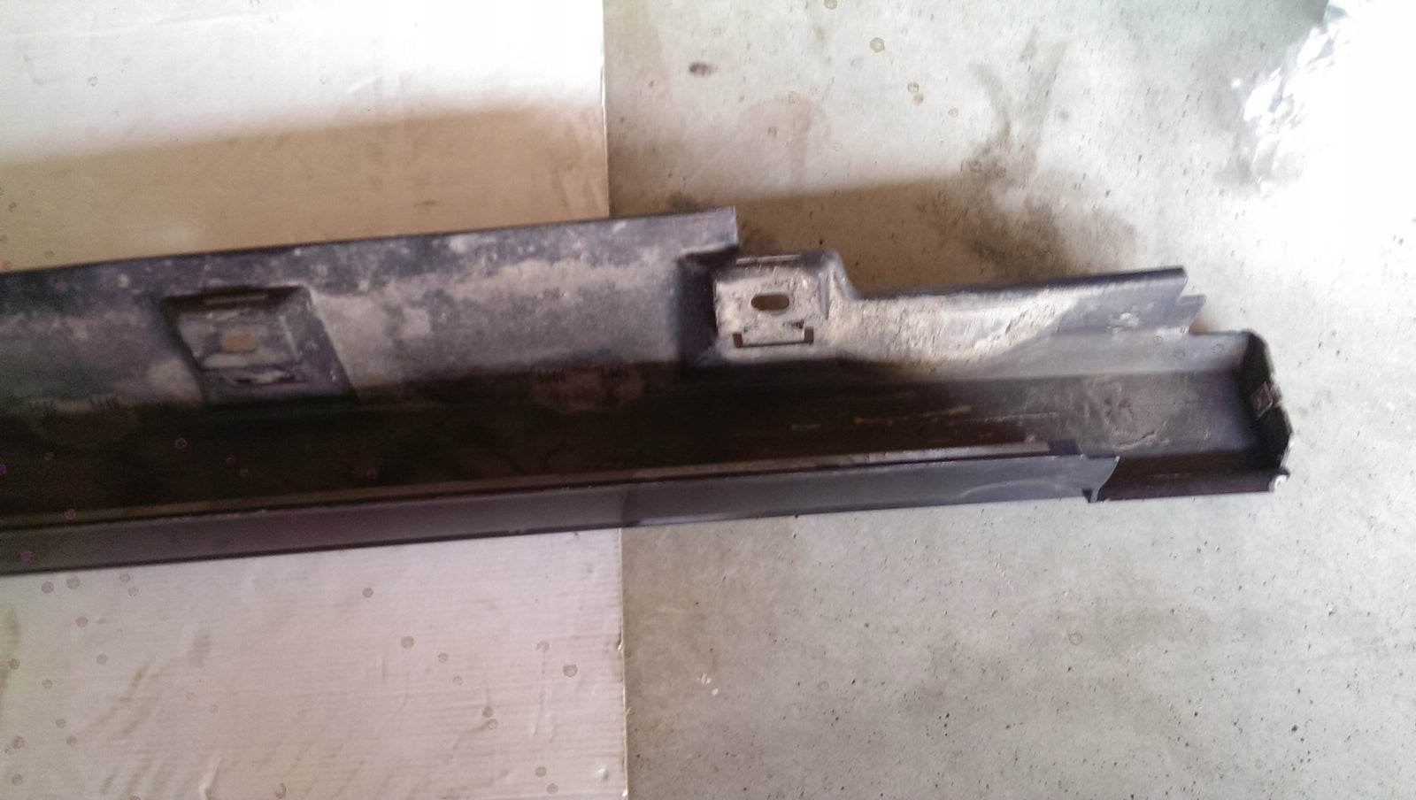 Listwa progowa PR VW PASSAT B8 3G0853858F demontaż