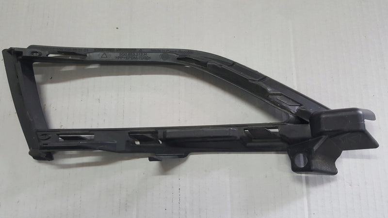 Kratka ramka zderzaka prawy przód VW GOLF VII 5G0853212H demontaż