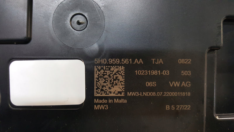 Lampka podsufitki LED- VW GOLF VIII 5H0959561AA demontaż