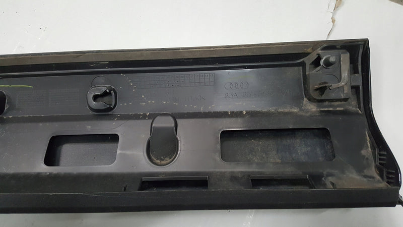 Listwa drzwi prawy przód AUDI Q3 II 83A853960A/B