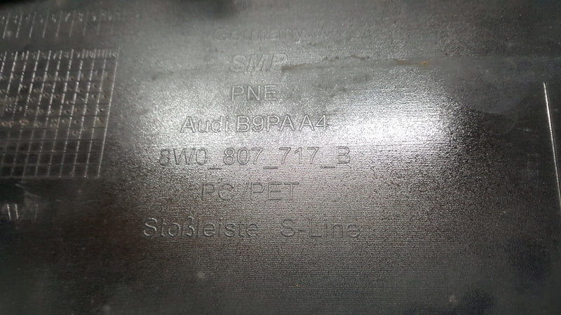 Spoiler dokładka zderzaka przedniego AUDI A4 (B9) 8W0807717B demontaż