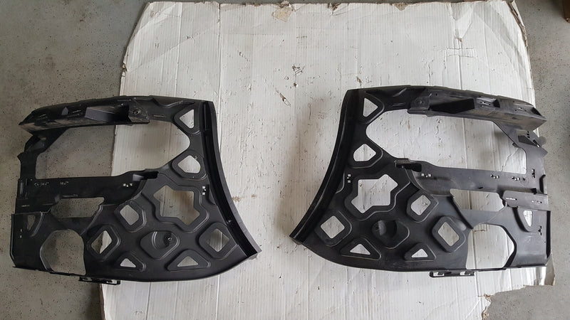Ślizgi zderzaka przedniego VW CADDY 2K5807723 2K5807724 demontaż