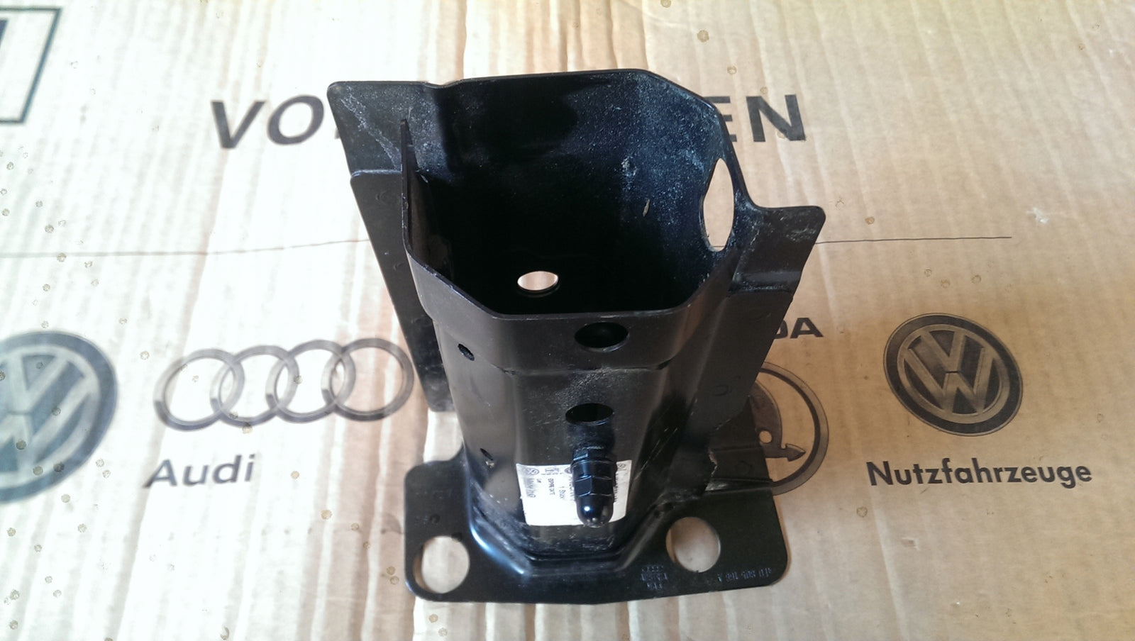 Podłużnica prawa AUDI A6 C6 4F0802266 NOWA