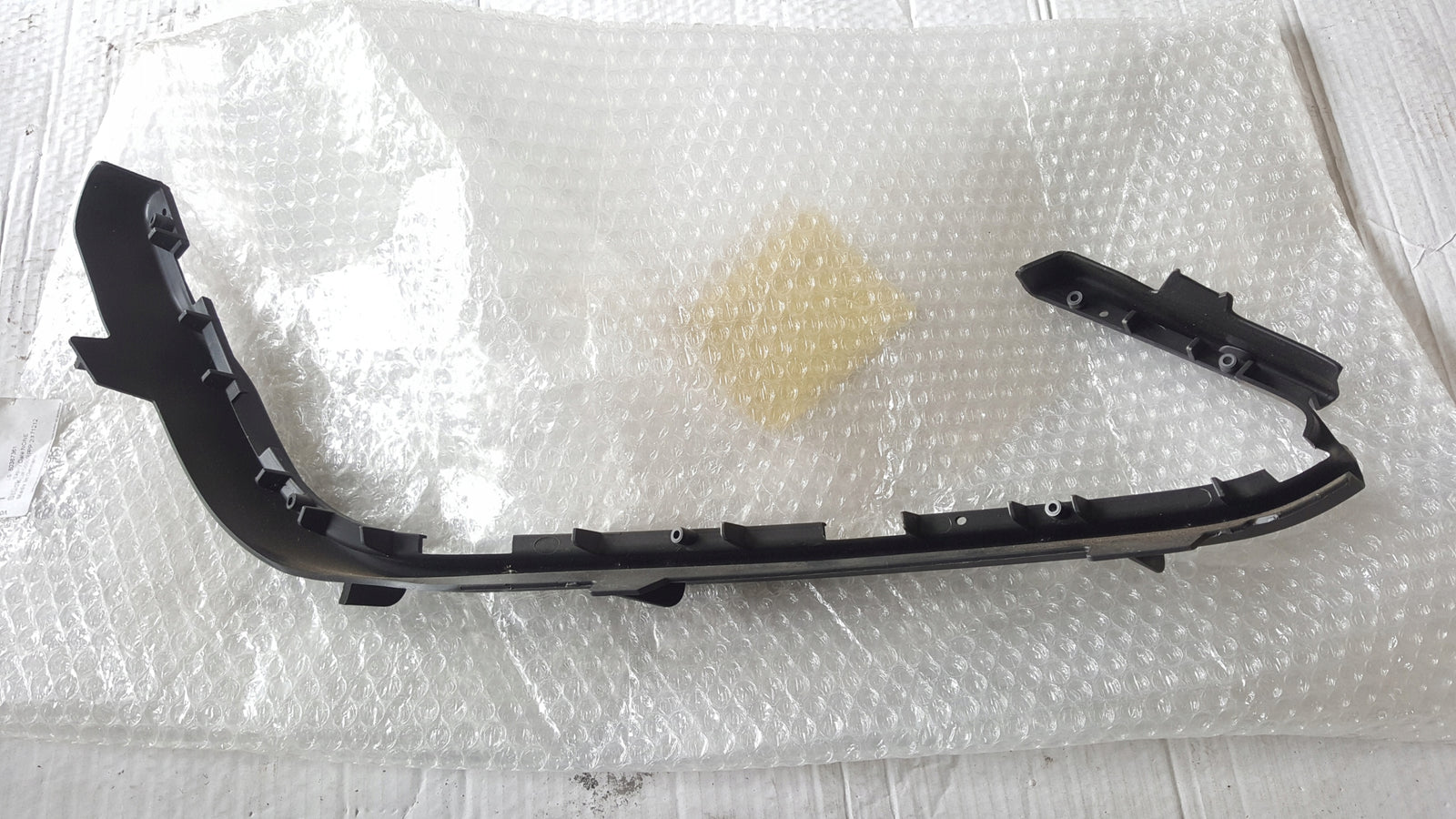 Ramka kratka zderzaka LE przód AUDI R8 420807941