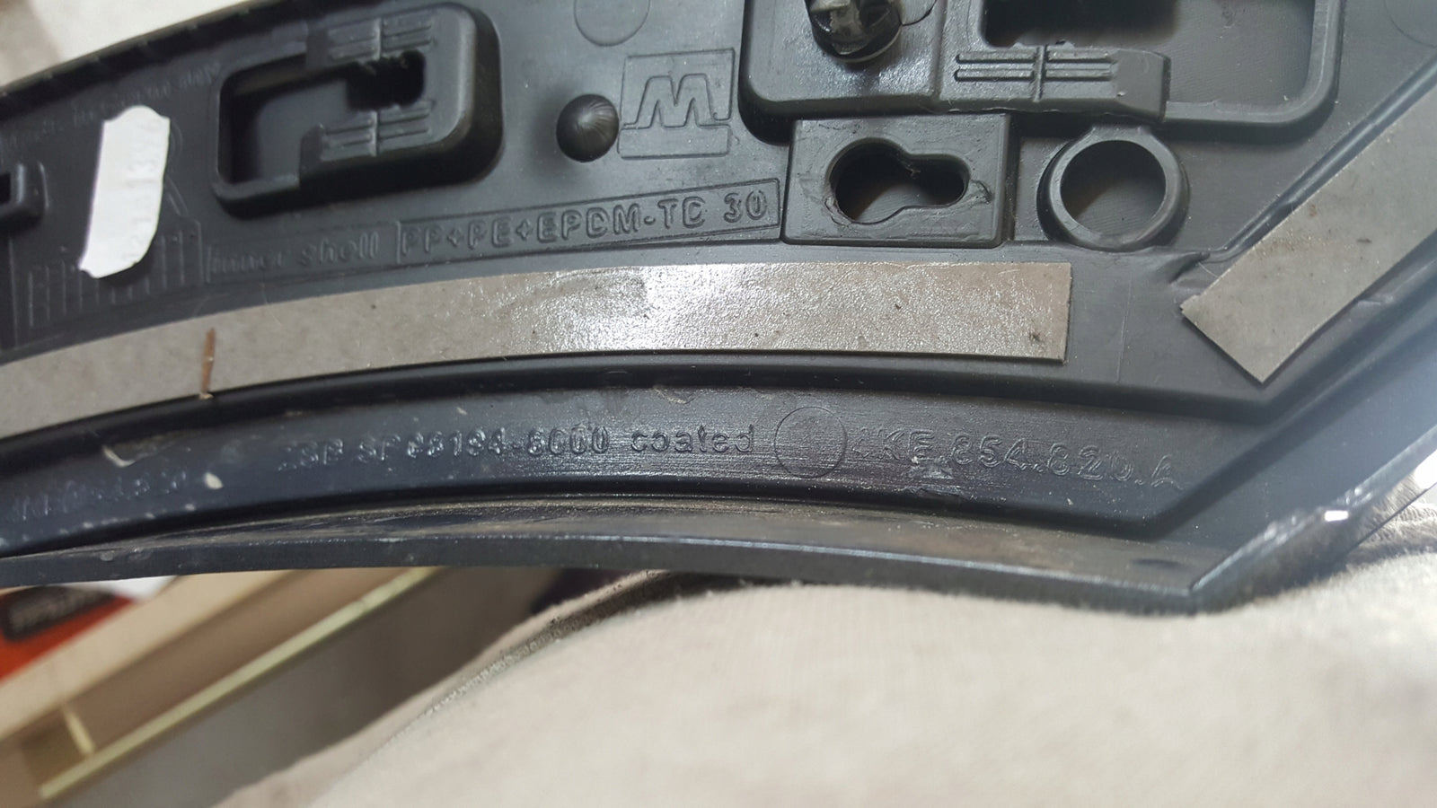 Listwa drzwi prawy tył AUDI E-TRON 4KE854820A 4KE853026E demontaż