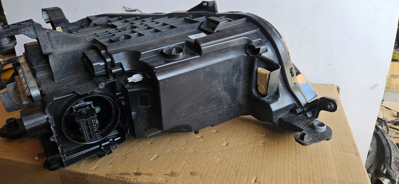 2GA941036AR LEWY ful led IQ.LIGHT Vw T-ROC LIFT 2024r demontaż