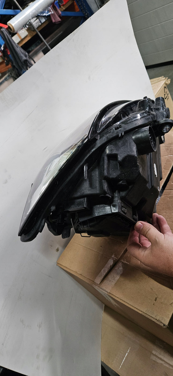 Prawy reflektor T 6.1 Multivan 7L1941006B 2019r IDEAŁ