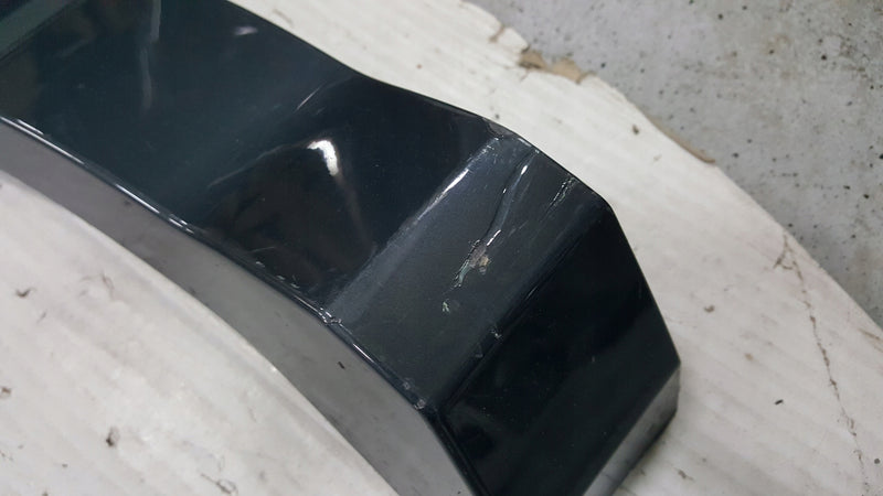 Listwa błotnika prawy tył AUDI Q3 83A853818B demontaż