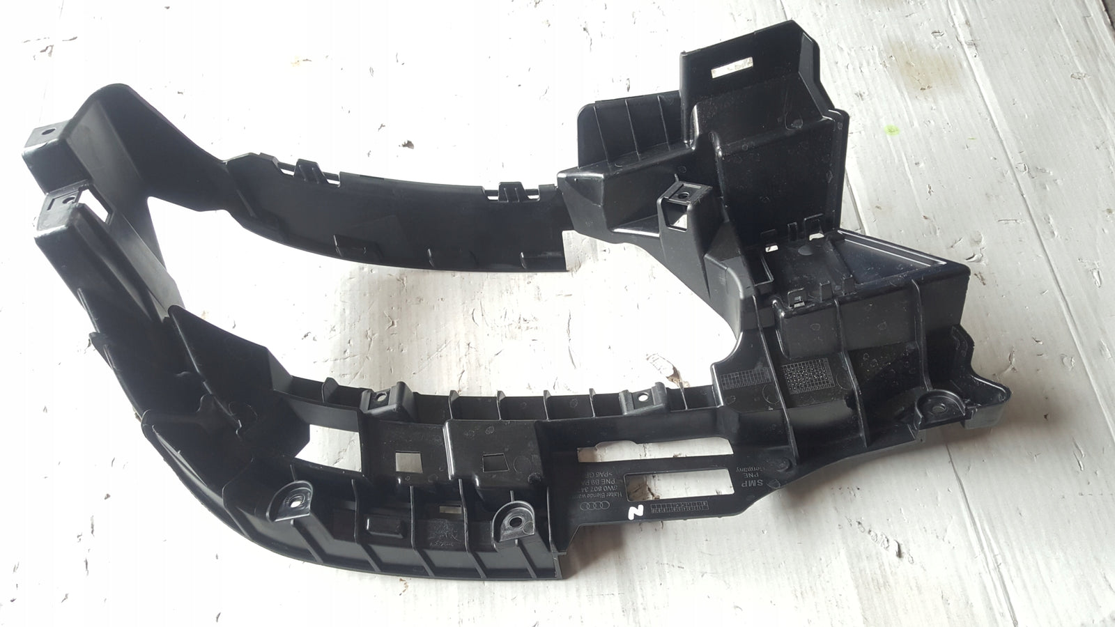 NOWE ORYGINALNE lewe mocowanie końcówki wydechu AUDI A4 (B9) 8W0807347D