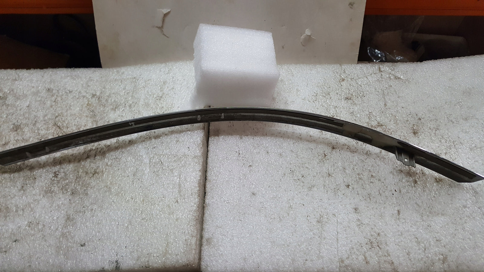 AUDI A6 C6 - LISTWA ZDERZAKA PRAWY PRZÓD 4F0853066