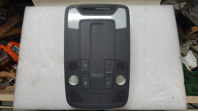 Lampka panel podsufitki AUDI A3 8Y0947135B demontaż