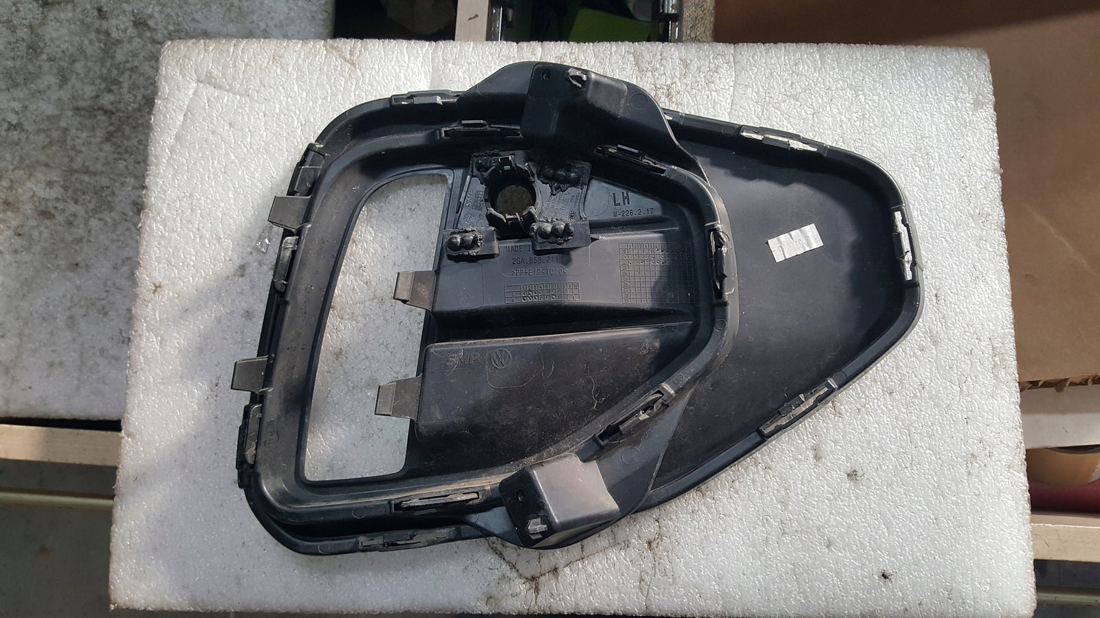 VW T-ROC T ROC KRATKA ZDERZAKA LEWY PRZÓD 2GA853665D 2GA853211P