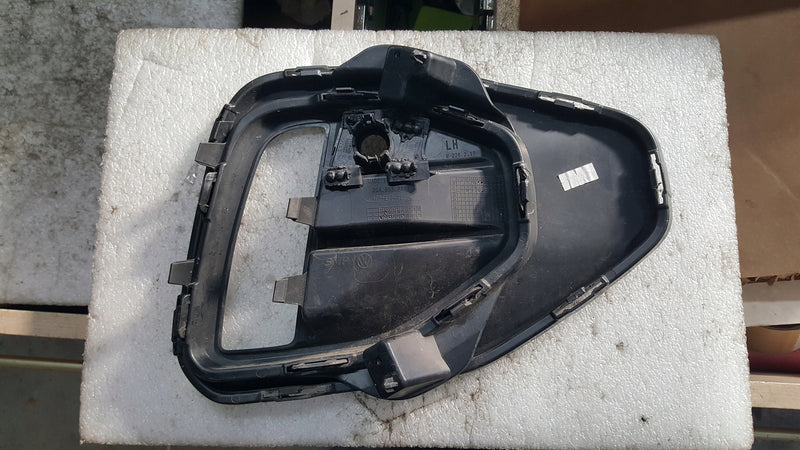 VW T-ROC T ROC KRATKA ZDERZAKA LEWY PRZÓD 2GA853665D 2GA853211P