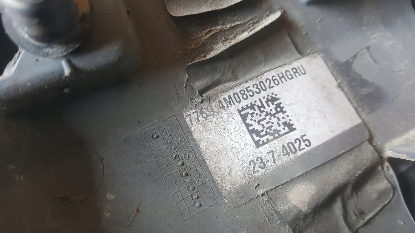 Listwa błotnika prawy przód AUDI Q7 4M0853718K demontaż