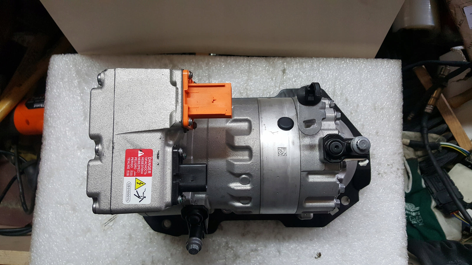 Kompresor klimatyzacji VW ID.4 1EA820808E demontaż