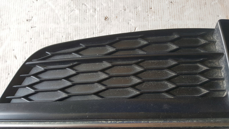 Kratka zderzaka LE przód AUDI A5 S-LINE 8W6807681F