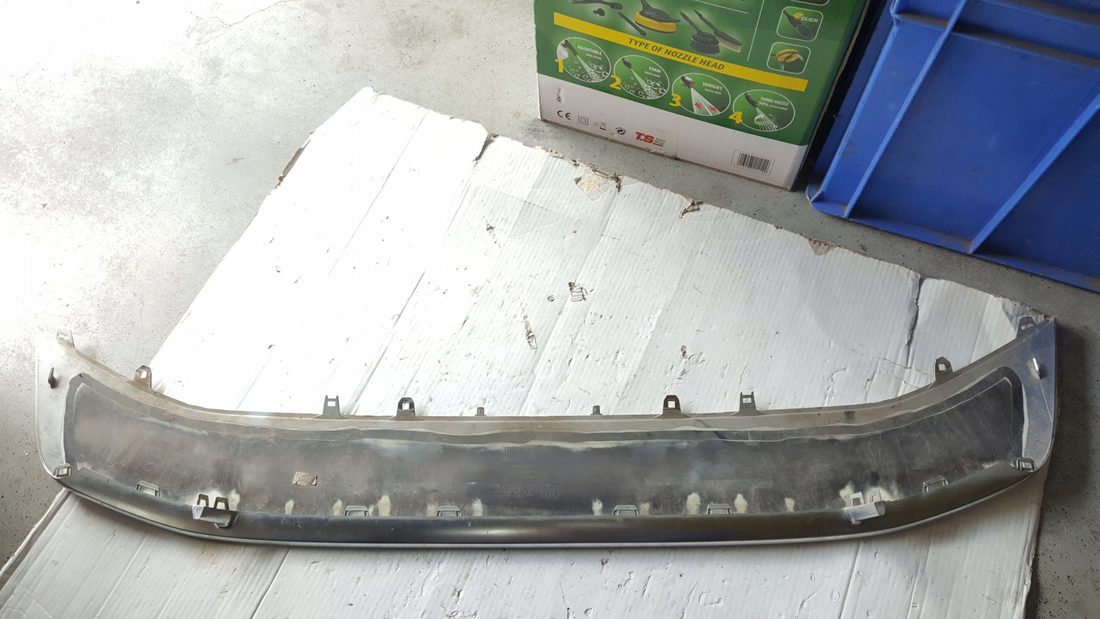 Spoiler zderzaka przedniego AUDI S5 i S4 (B9) 8W0807717C