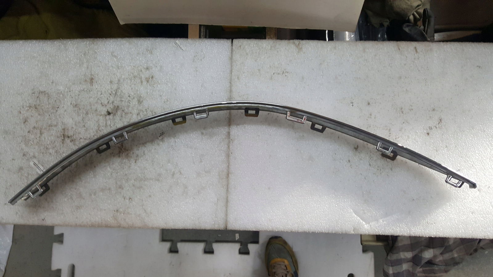 Listwa chrom zderzaka tylnego prawa strona VW TOUAREG 760853842 demontaż