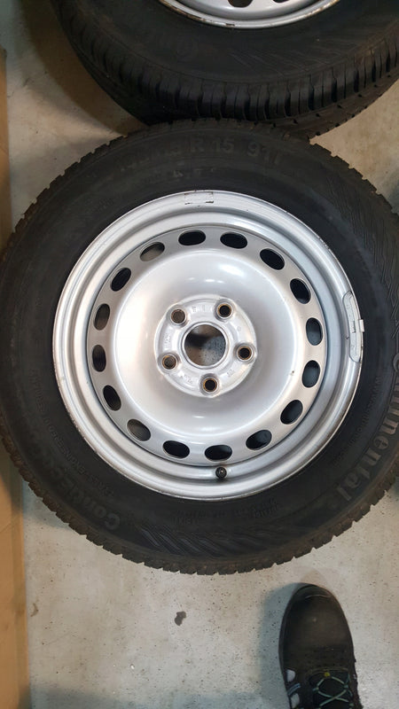 4 FELGI STAL VW Caddy 2K0601027B 6x15 5x112 ET47 195/65/15 91T lato Conti