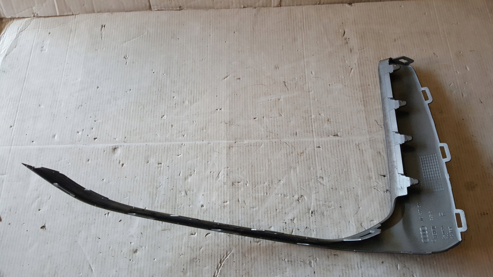 Listwa zderzaka prawy przód AUDI Q7 4M0807300A