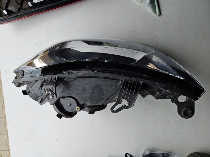 Le reflektor AUDI A1 82A941003 IDEAŁ 2019r