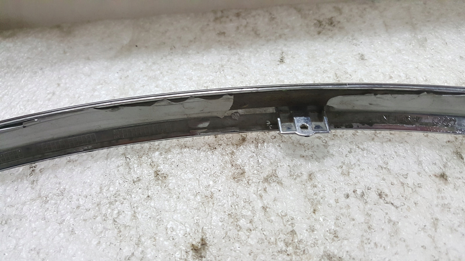 AUDI A6 C6 LIFT 08- OZDOBNA LISTWA CHROM ZDERZAKA PRZÓD LEWA 4F0853065