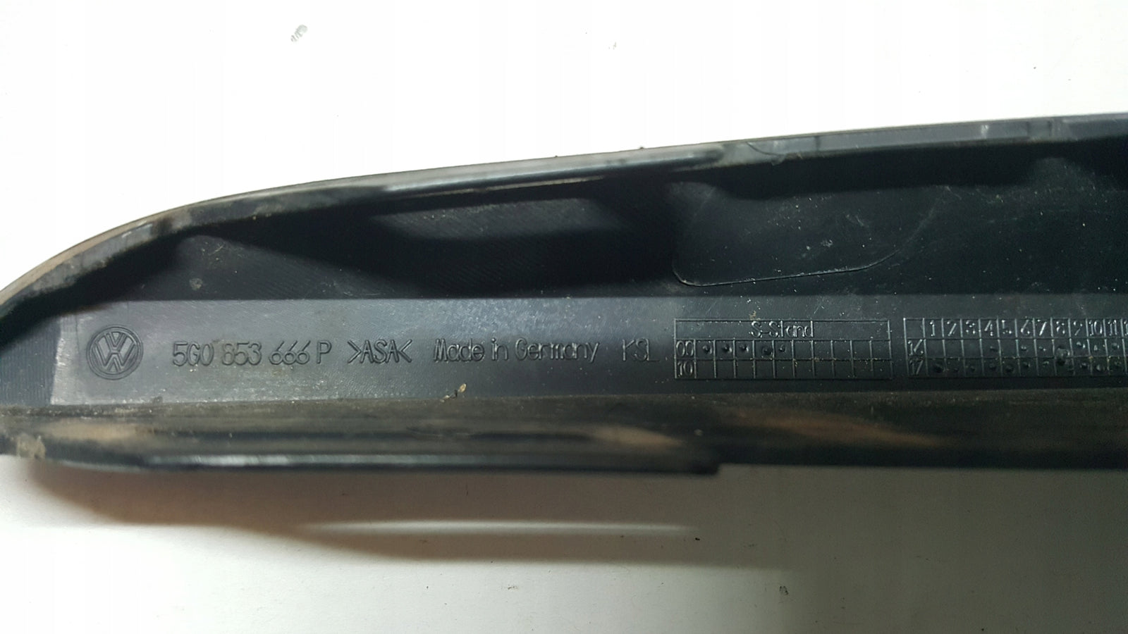 Kratka zderzaka prawy przód VW GOLF VII GTI 5G0853666P demontaż