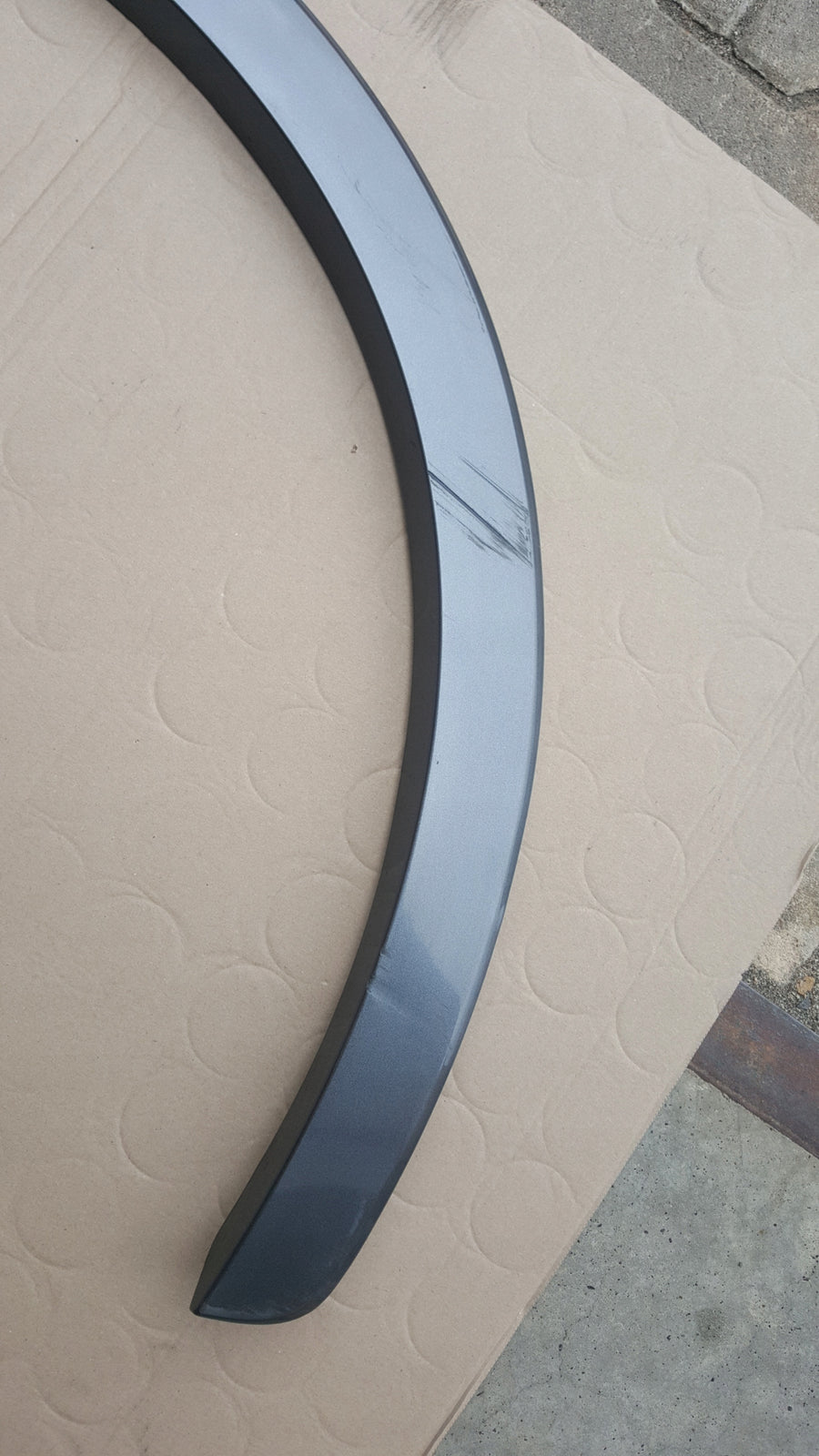 Listwa błotnika prawy przód AUDI Q3 8U0853718A demontaż
